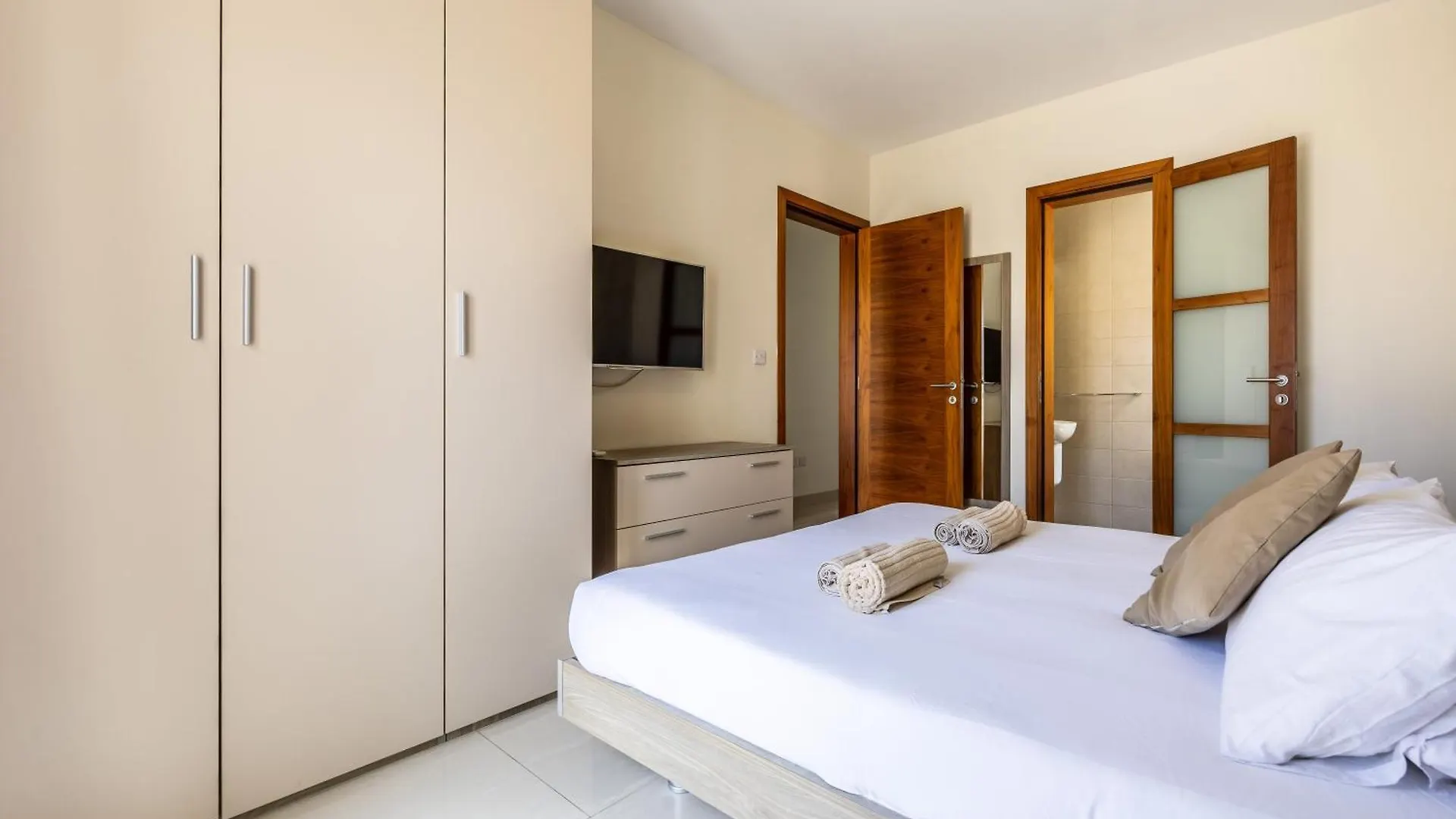 Luxury Seafront Apartment By Solea Sliema 0*,  Malta