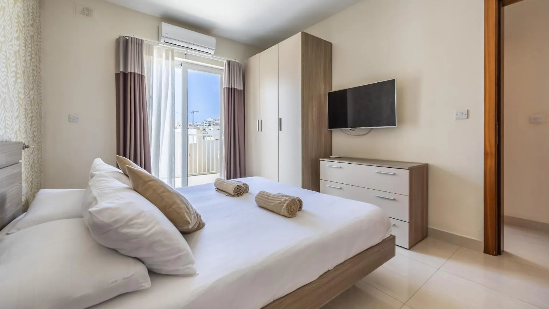 Luxury Seafront Apartment By Solea Sliema