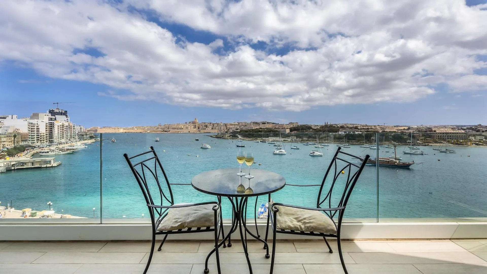 Luxury Seafront Apartment By Solea Sliema